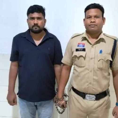 दोस्ती, Sex और धोखा: सोशल मीडिया में युवतियों को दोस्त बनाकर शादी का देता था झांसा, फिर संबंध बनाकर ठगता था दरिंदा, कई जिलों में वारदात को दे चुका है अंजाम…