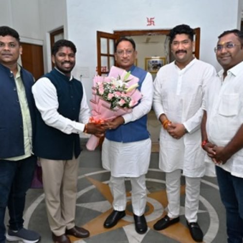 जन्मदिवस के अवसर पर मुख्यमंत्री निवास पहुंचे — मुख्यमंत्री विष्णुदेव साय से लिया आशीर्वाद…