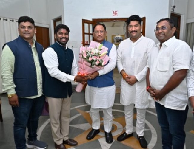 जन्मदिवस के अवसर पर मुख्यमंत्री निवास पहुंचे — मुख्यमंत्री विष्णुदेव साय से लिया आशीर्वाद…