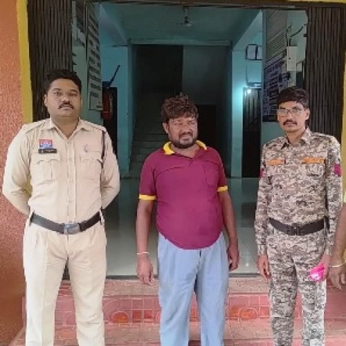 धमतरी पुलिस की बड़ी कार्यवाही: ग्राम इर्रा से 48 पौवा अवैध देशी शराब जब्त, आरोपी गिरफ्तार…
