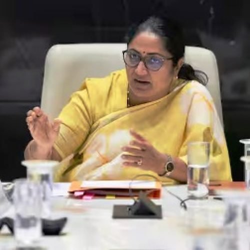दिल्ली की CM रेखा गुप्ता पर जनसुनवाई के दौरान हमला, आरोपी को हिरासत में लिया गया…