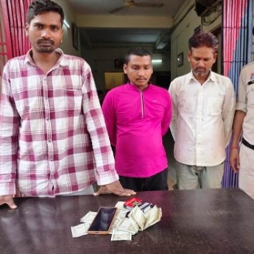 धमतरी: सोरिद नगर शांति घाट में जुआ खेलते 3 जुआरी रंगे हाथ गिरफ्तार, ₹90,400 की सामग्री जब्त…