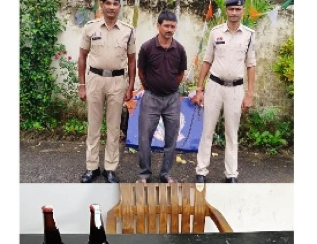 सांकरा रोड में अवैध शराब बिक्री पर पुलिस की बड़ी कार्रवाई – आरोपी गिरफ्तार, शराब जप्त…