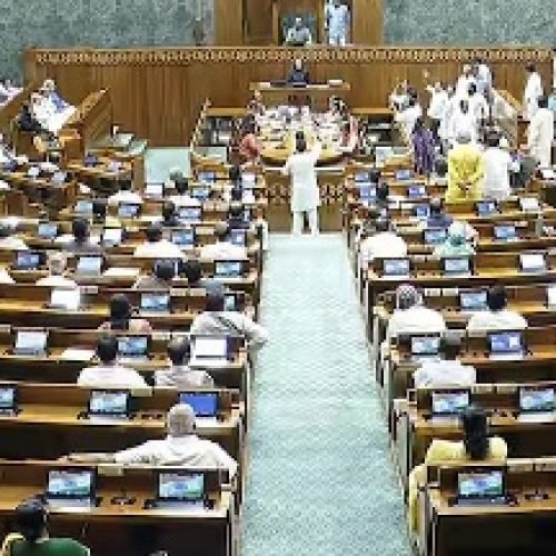 हंगामे की भेंट चढ़ गया मानसून सत्र, जानिए इससे सरकार को कितना हुआ नुकसान?