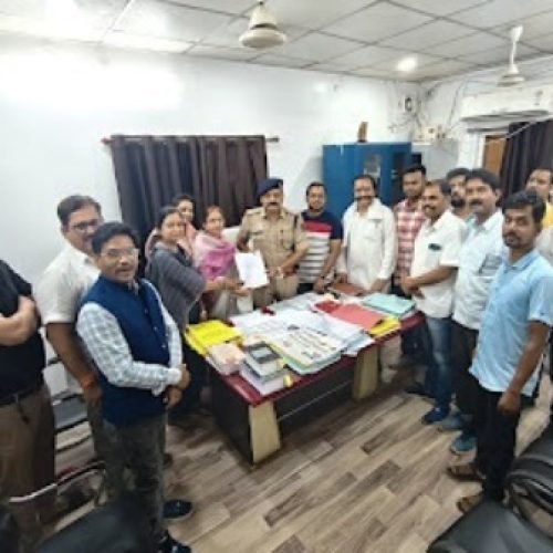 धमतरी में राजनीतिक गर्मी तेज़, कांग्रेस के “चोर है” नारे पर भाजपाई आहत – महापौर के समर्थन में एफआईआर की मांग…