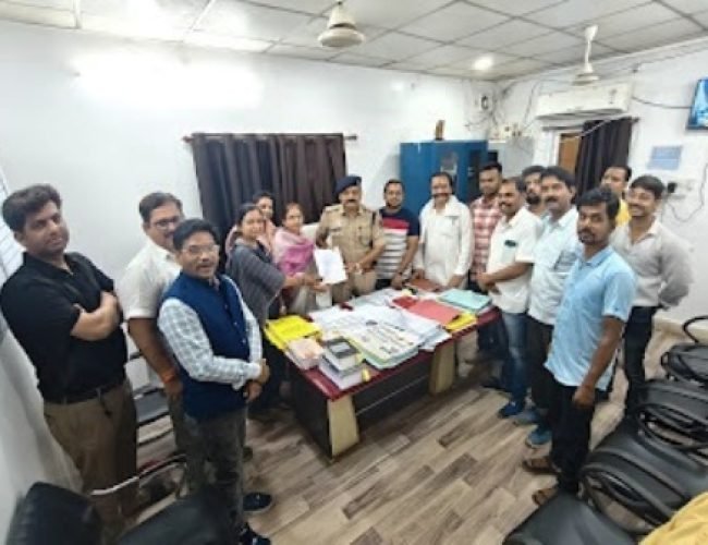 धमतरी में राजनीतिक गर्मी तेज़, कांग्रेस के “चोर है” नारे पर भाजपाई आहत – महापौर के समर्थन में एफआईआर की मांग…