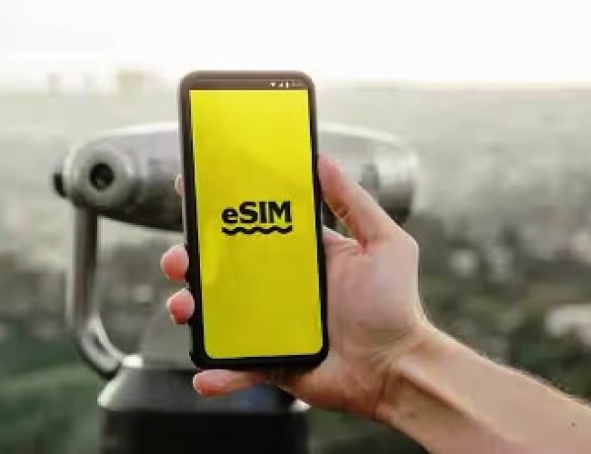 eSIM का पूरा सच! क्या है ये नई टेक्नोलॉजी और कैसे बदल देगी आपकी SIM कार्ड की दुनिया? भारतीय यूज़र्स के लिए पूरा गाइड…