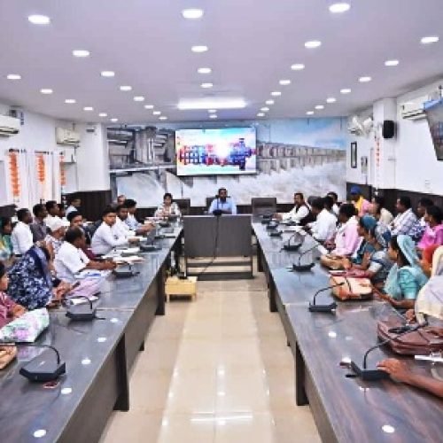 ग्रामों के सर्वांगीण विकास हेतु कलेक्टर मिश्रा की सरपंचों के साथ बैठक…