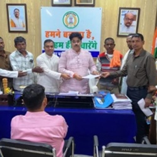 डुबान प्रभावित आदिवासी कृषकों ने SIR में शामिल करने महापौर को सौंपा ज्ञापन…