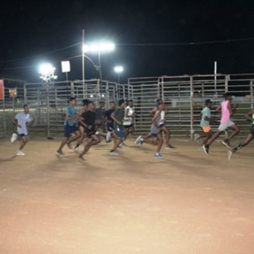 अग्निवीर भर्ती रैली देश सेवा का जज्बा, पर रात में खुले मैदान में ठिठुरते युवा…