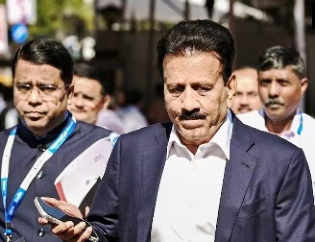 ’40 साल से रोज पहन रहा हूं नीली शर्ट’, अंबेडकर को याद न करने के आरोपों के बीच मंत्री गिरीश महाजन की सफाई…