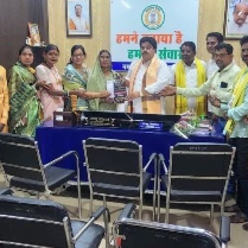 आदिवासी संस्कृति के संरक्षण हेतु म्यूजियम की मांग, महापौर को सौंपा ज्ञापन…