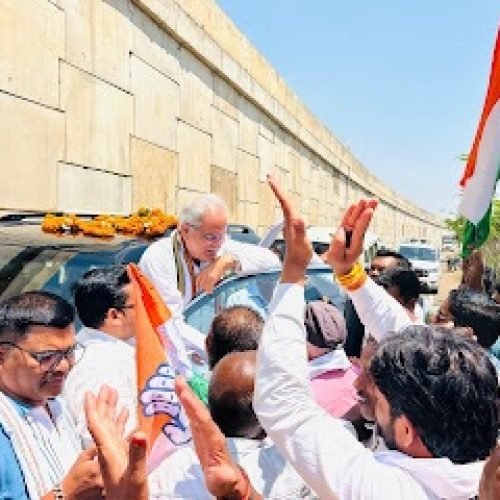 धमतरी: तेलीनसत्ती ओवरब्रिज पर भूपेश बघेल का जोरदार स्वागत, भाजपा के 5 कार्यकर्ता कांग्रेस में शामिल…