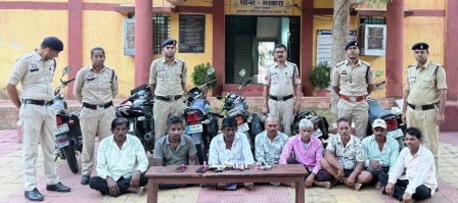 अमाबगीचा में जुए के फड़ पर पुलिस की दबिश, 8 जुआरी गिरफ्तार…