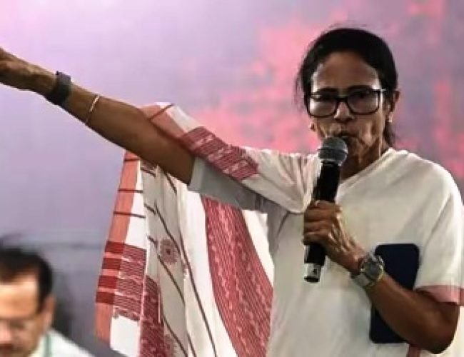 अभिषेक बनर्जी पर हमले के बाद राहुल गांधी ने ममता बनर्जी को लगाया फोन, कहा- ‘अगर जरूरत पड़ेगी तो हम…’