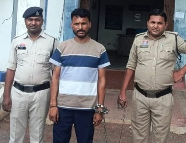 महिला से दुष्कर्म के मामले में फरार आरोपी गिरफ्तार, धमतरी पुलिस को मिली बड़ी सफलता…