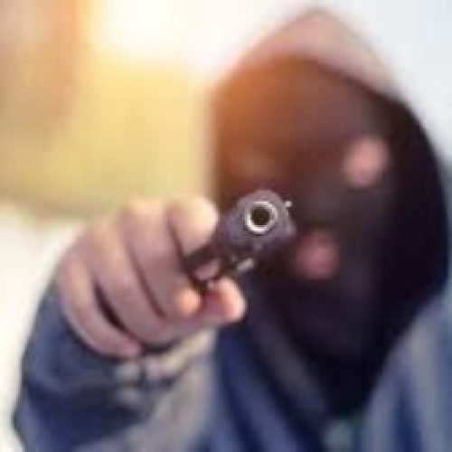 मां को पीटने से रोका तो बेटे को मारी गोली, अगले दिन पिता ने की खुदकुशी…