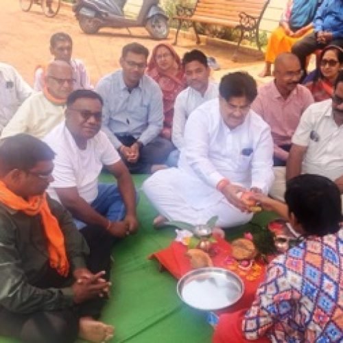बालाजी कॉलोनी में 20 लाख की लागत से सीसी रोड निर्माण का भूमि पूजन…