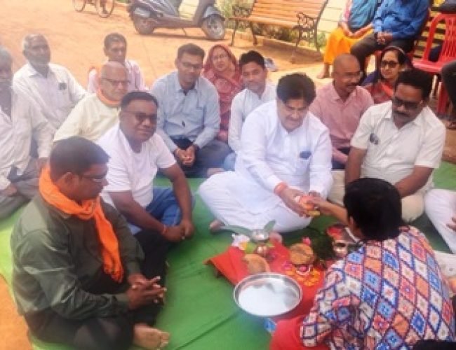 बालाजी कॉलोनी में 20 लाख की लागत से सीसी रोड निर्माण का भूमि पूजन…