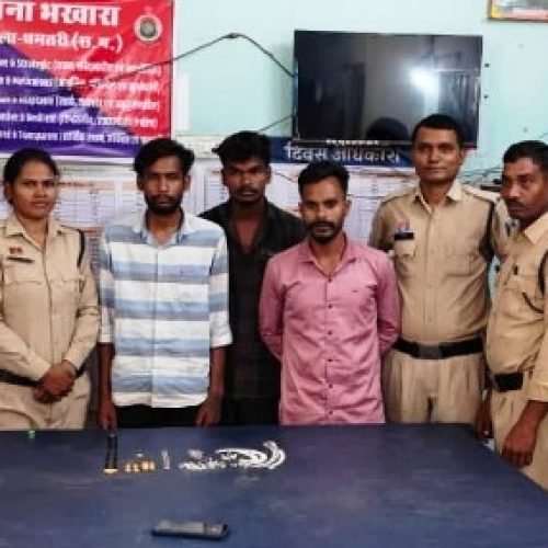 कोसमर्रा में सूने मकान में चोरी का खुलासा, तीन आरोपी गिरफ्तार, सोने का बिस्किट सहित जेवरात बरामद…