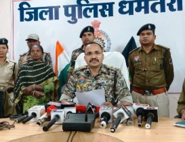 5 लाख की इनामी महिला नक्सली भूमिका उर्फ गीता ने किया आत्मसमर्पण…