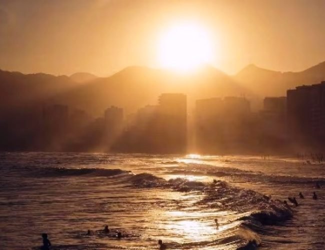 Climate Change: रिकॉर्ड तोड़ तापमान की ओर जा रहे हम! जानिए कितने साल बाद आग का गोला बन जाएगी धरती?