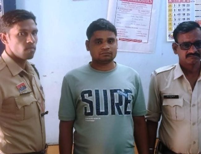 धमतरी पुलिस की कार्रवाई: अर्जुनी में सट्टा खिलाते आरोपी गिरफ्तार…