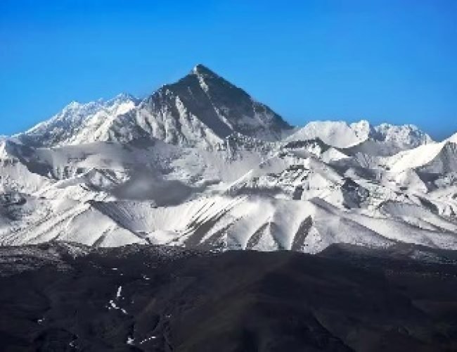 Mount Everest: माउंट एवरेस्ट पर क्यों जमा हैं इतनी डेड बॉडी, क्यों परिवार वाले घर नहीं लाते पार्थिव शरीर?