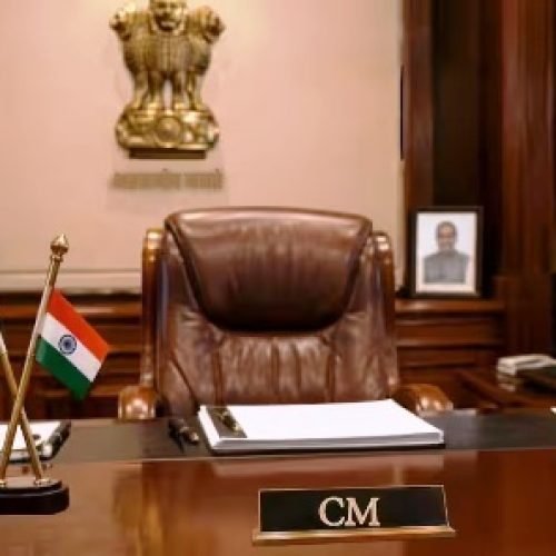 Chief Minister Resignation: अगर कार्यकाल के बीच में इस्तीफा दे दे मुख्यमंत्री तब कौन चलाता है राज्य, कितने समय में होता‌ है दूसरा चुनाव…