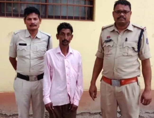 ग्राम कोर्रा में पशु क्रूरता एवं अप्राकृतिक कृत्य मामले में भखारा पुलिस की त्वरित कार्रवाई, आरोपी गिरफ्तार…