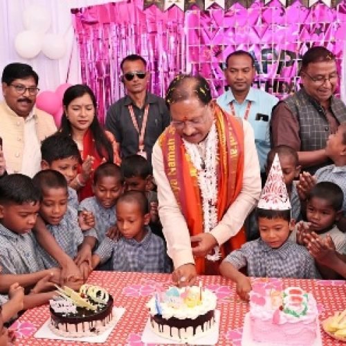 बच्चों की मुस्कान बनी मुख्यमंत्री के जन्मदिन का सबसे बड़ा उपहार…