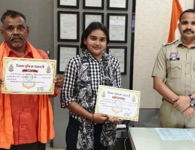 श्रमिक पिता की कलम और बेटी की मधुर आवाज ने जीता दिल, एसपी धमतरी ने किया सम्मानित…