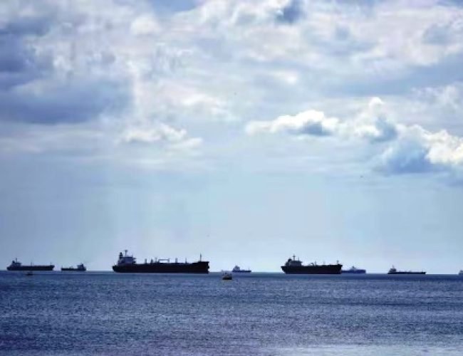 Iran IRGC Indian Vessels Firing: होर्मुज स्ट्रेट से गुजर रहे जिन भारतीय जहाजों पर हुई फायरिंग उनमें क्या लदा था? यहां जानिए….