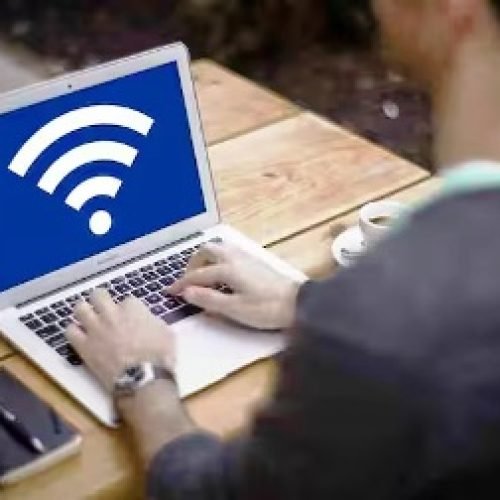 क्या रात को Wi-Fi और मोबाइल डेटा को बंद रखना चाहिए? साइंस की सच्चाई जानकर चौंक जाएंगे…