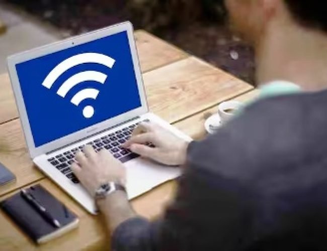 क्या रात को Wi-Fi और मोबाइल डेटा को बंद रखना चाहिए? साइंस की सच्चाई जानकर चौंक जाएंगे…