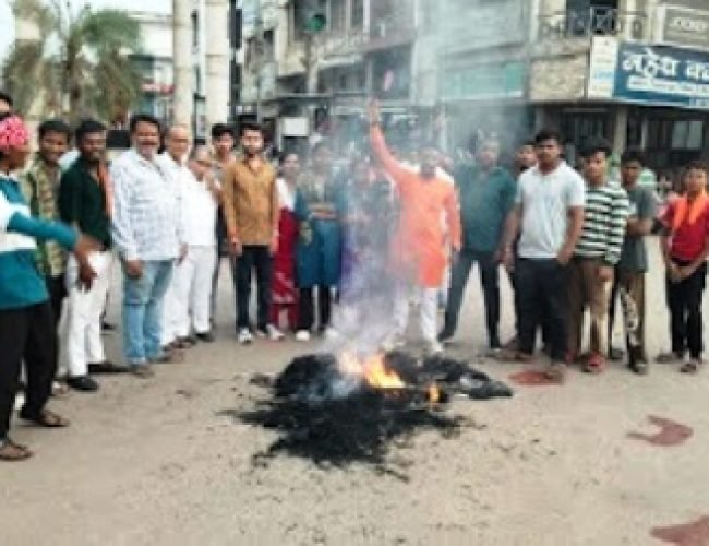 सनातन धर्म के अपमान के विरोध में सर्व हिन्दू समाज का प्रदर्शन, उदयनिधि स्टालिन का पुतला दहन…