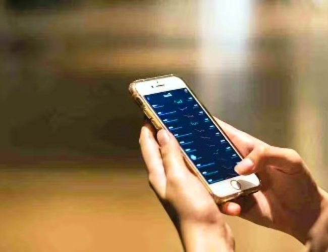 128GB या 1TB लिखी होती है, फिर स्टोरेज आधी क्यों दिखती है? स्मार्टफोन कंपनियां यूजर्स से क्या छुपा रही हैं…