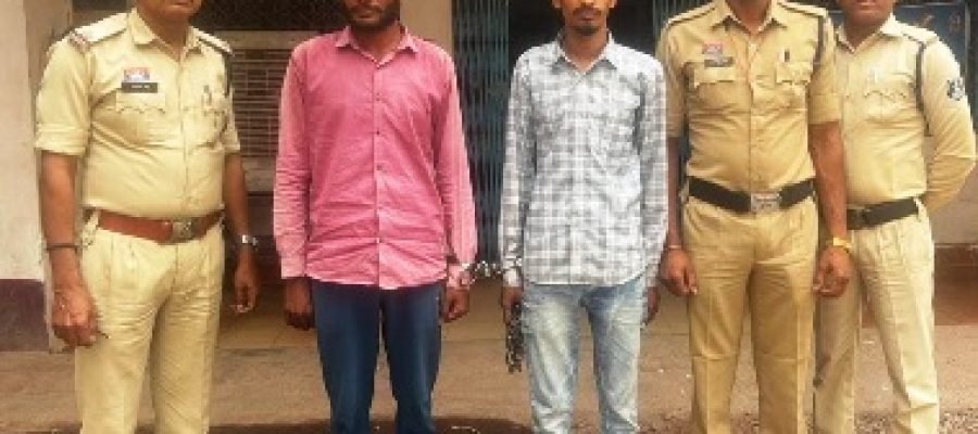 धमतरी पुलिस की बड़ी कार्रवाई: गांजा बेचते दो आरोपी रंगे हाथ गिरफ्तार…