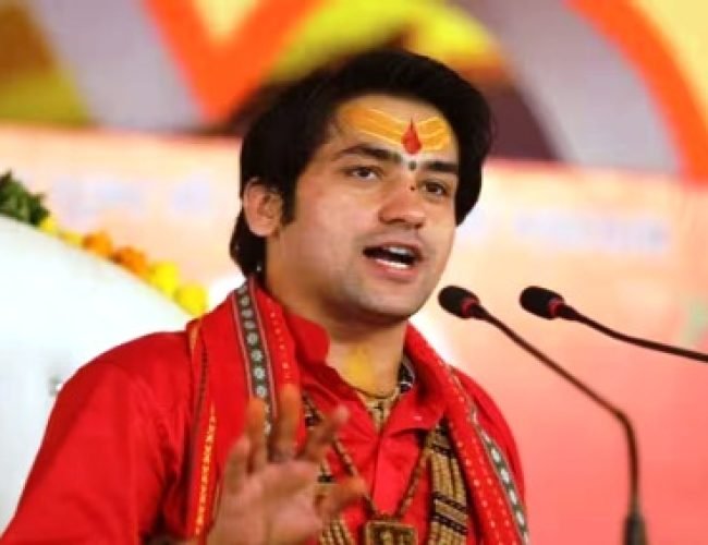 Hindu Birth Rate: धीरेंद्र शास्त्री के ‘चार बच्चे पैदा करो’ वाले बयान पर बवाल, जानें अभी देश में क्या है हिंदुओं का बर्थ रेट?