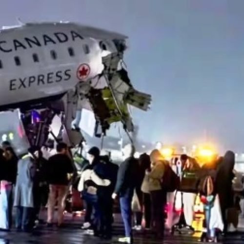 न्यूयॉर्क के La Guardia Airport के रनवे पर बड़ा हादसा, ट्रक से जा भिड़ा कनाडा एक्सप्रेस का प्लेन, कई घायल…