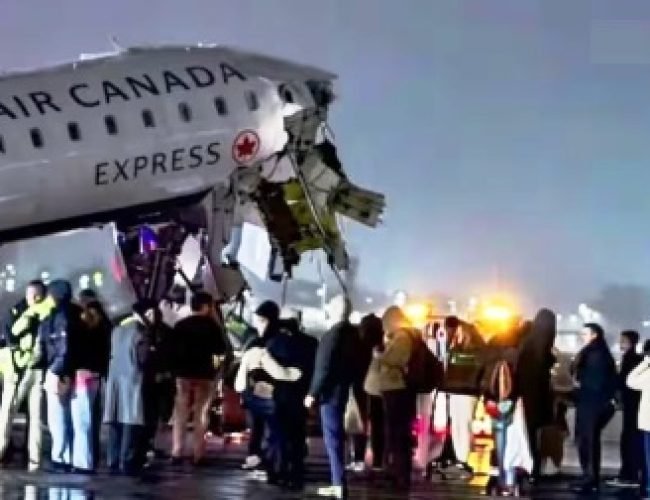 न्यूयॉर्क के La Guardia Airport के रनवे पर बड़ा हादसा, ट्रक से जा भिड़ा कनाडा एक्सप्रेस का प्लेन, कई घायल…