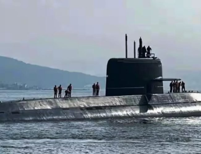 Pakistan Hangor Submarine: कितनी खतरनाक है पाकिस्तान की हंगोर पनडुब्बी, जानें भारत की पनडुब्बी के सामने कहां टिकती है?