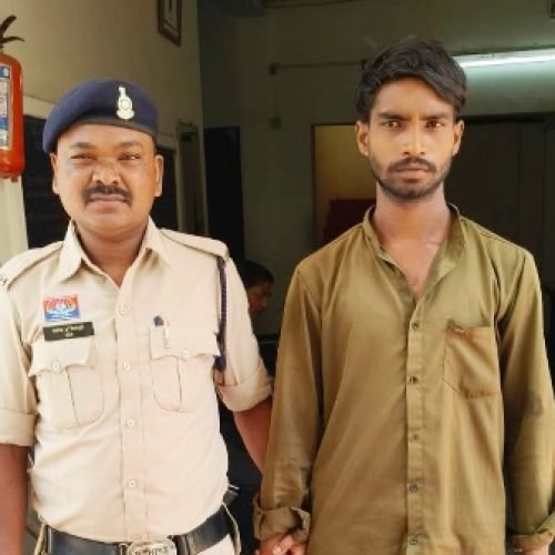 धमतरी पुलिस की सख्ती: नशे के खिलाफ जीरो टॉलरेंस, सार्वजनिक सेवन करते युवक गिरफ्तार…