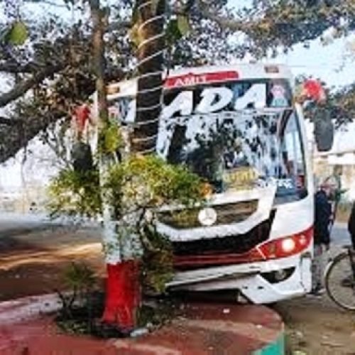 तेज रफ्तार बस ढाबे में घुसी, साइकिल सवार गंभीर घायल…