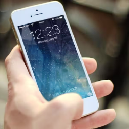 Smartphone पानी में डूबते ही भूलकर भी न करें ये गलती, नहीं तो हमेशा के लिए हो सकता है बंद…