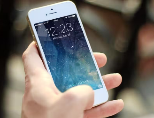 Smartphone पानी में डूबते ही भूलकर भी न करें ये गलती, नहीं तो हमेशा के लिए हो सकता है बंद…