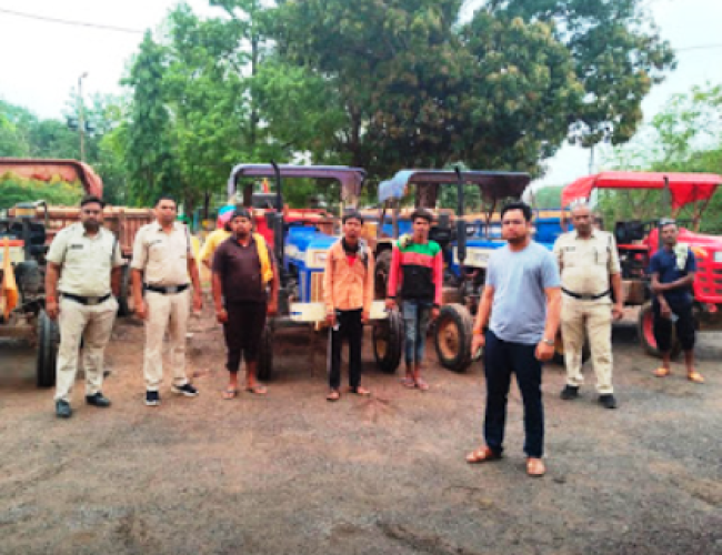 अछोटा पुल के नीचे महानदी से धड़ल्ले से जारी अवैध रेत उत्खनन, 8 ट्रैक्टर जब्त…