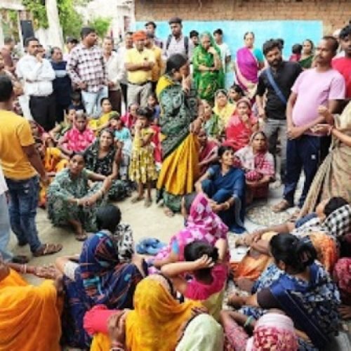 मुजगहन-रत्नाबांधा में तालाब सौंदर्यीकरण का विरोध, 200 परिवारों पर बेघर होने का खतरा; ग्रामीणों ने दिया धरना…