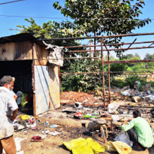 धमतरी रेलवे स्टेशन के पास दुकानों में चोरी के बाद लगाई आग, कबाड़ी दुकान को 60 हजार का नुकसान…