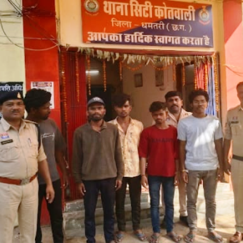 धमतरी के टिकरापारा में घर में घुसकर तलवार-लाठी से हमला, 5 आरोपी गिरफ्तार; जेल भेजे गए…